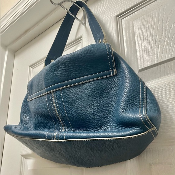 Kenneth Cole Reaction Medium Blue Leather Shoulder Bag, Detailed Stitching - Picture 3 of 9